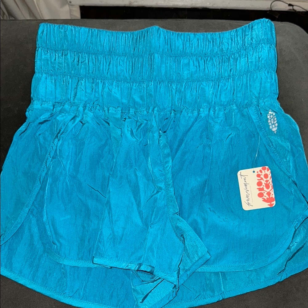 NWT Free People WAY HOME short
Vibrant color
New with tags
Built in underwear